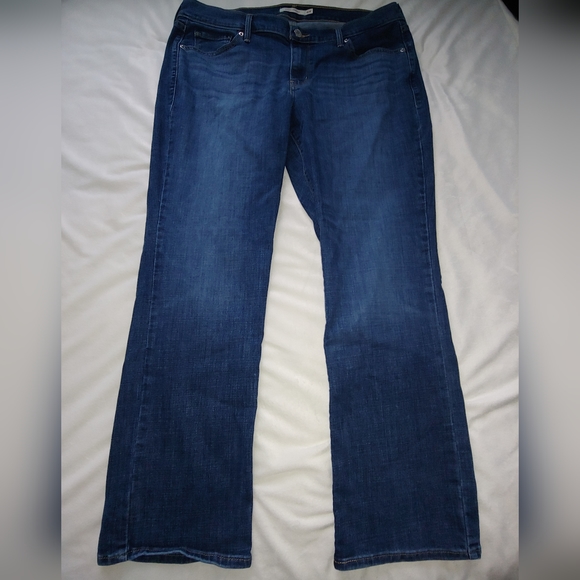 EUC Plus Size Women’s Levi’s Medium Wash Classic Straight-Leg Jeans – Size 16W - Picture 2 of 10